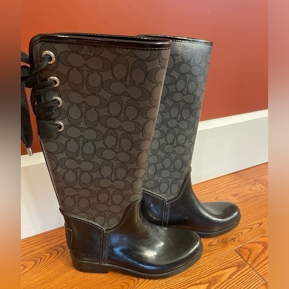 Authentic Coach Gray/Black Signature Outline “Tristee” Rain Boots - Picture 5 of 12